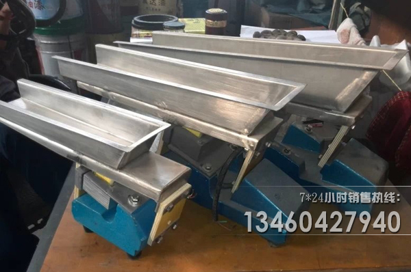 微型座式電磁振動給料機(jī)圖片