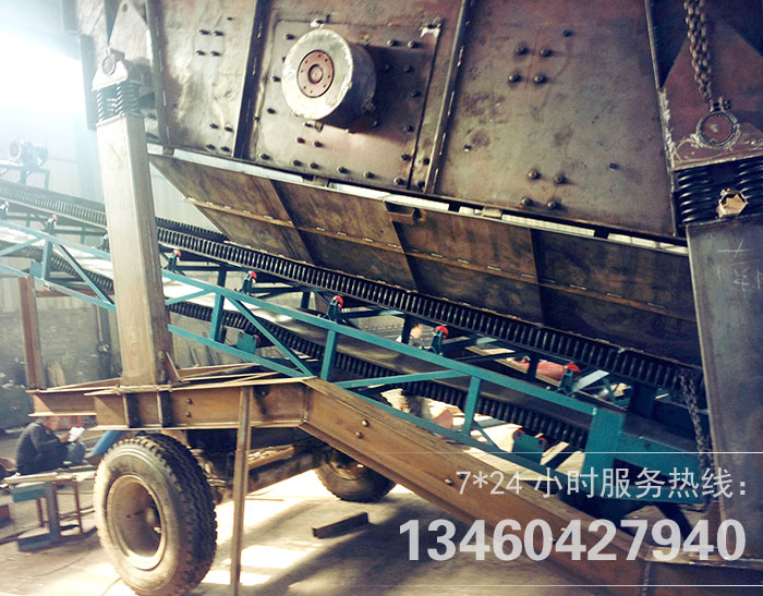 移動篩分機(jī)實(shí)拍現(xiàn)場