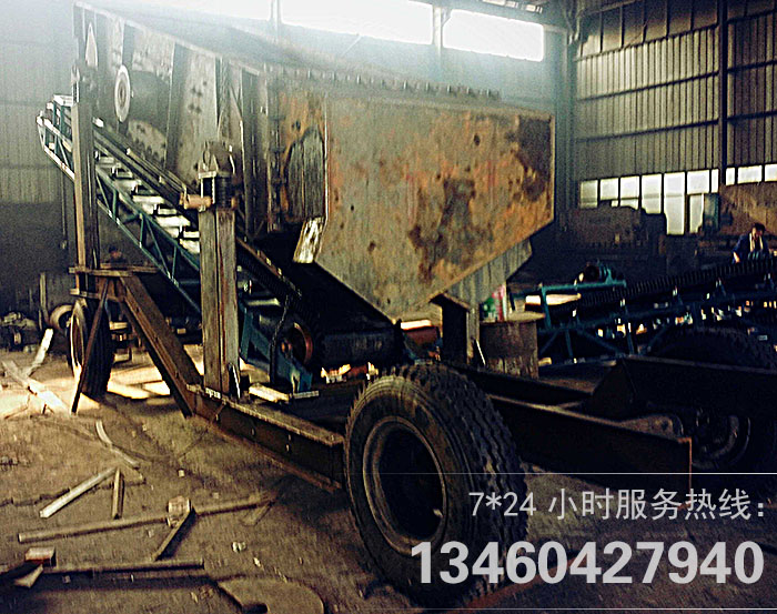 移動篩分機(jī)實(shí)拍現(xiàn)場