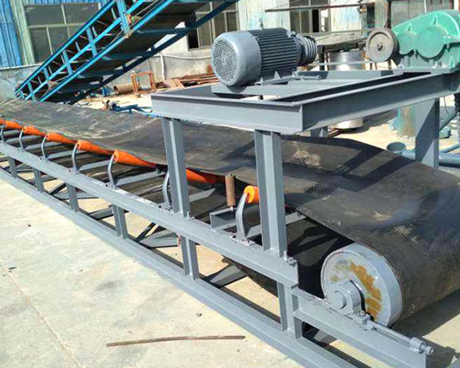 砂石皮帶輸送機多少錢一下，材質(zhì)一樣嗎？