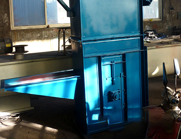 高塔復(fù)合肥專用斗提機復(fù)合肥生產(chǎn)工藝不可缺少設(shè)備