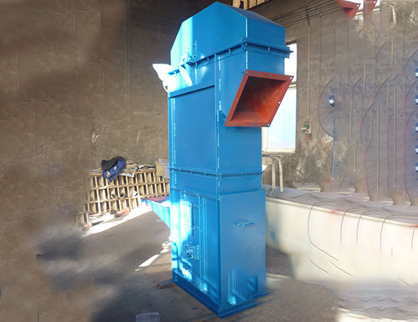 高塔復(fù)合肥專用斗提機復(fù)合肥生產(chǎn)工藝不可缺少設(shè)備