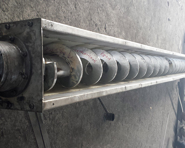 水泥螺旋輸送機(jī)安裝時(shí)候的問題和措施