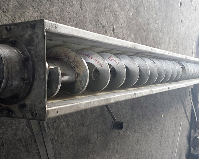 不銹鋼螺旋輸送機葉片撕裂、軸裂縫、軸段斷裂處理