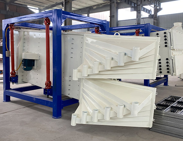 硅砂方形<a href='http://m.qmudjdg.cn/sfsx/ybs.html' title='搖擺篩' target='_blank'>搖擺篩</a>處理量大精度可達95%以上