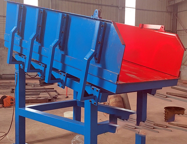 石灰?guī)r加工線用到全有板喂機(jī)、振動篩、放礦機(jī)