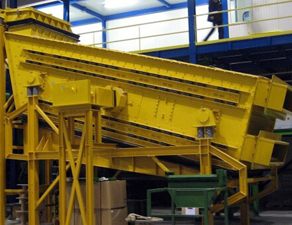 迭巖石粉碎顆?？ňW(wǎng)堵網(wǎng)現(xiàn)象解決顆粒沸騰振動篩