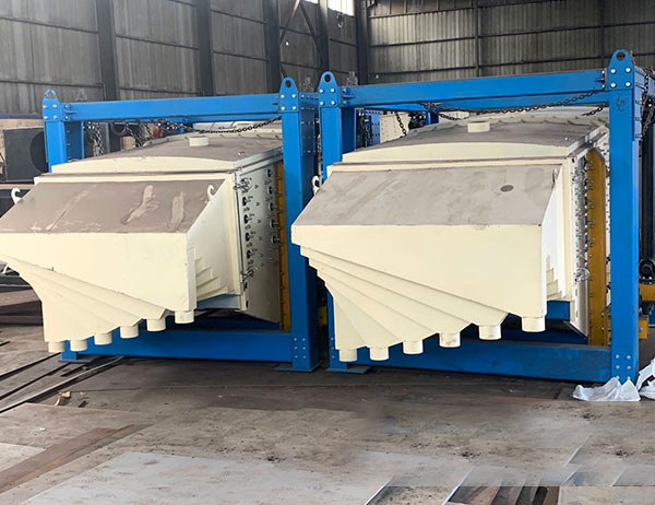 沈陽(yáng)砂石粉方形搖擺篩廠家，現(xiàn)貨供應(yīng)，隨時(shí)提貨