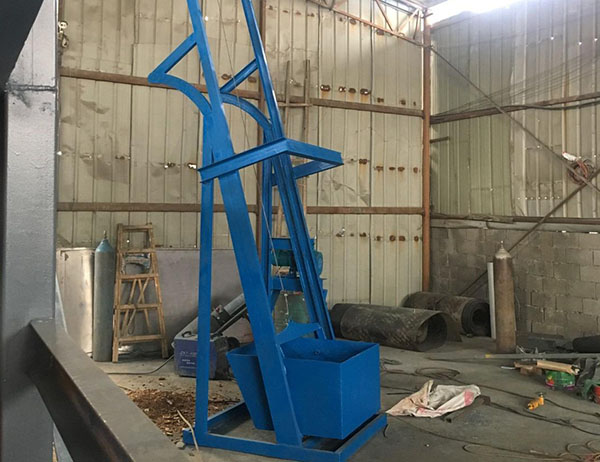 便攜式提升機(jī)方便移動(dòng)、占地空間小