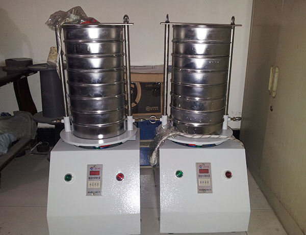 小型篩分機(jī)大多指的是精細(xì)篩分，選擇的多是旋振篩