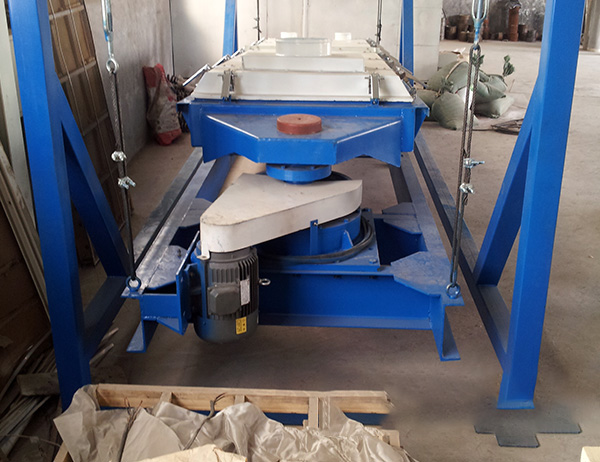 尿素、土壤有機(jī)肥篩分機(jī)使用的是一種篩機(jī)