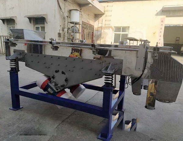 金剛砂振動(dòng)篩一般選用直線(xiàn)式振動(dòng)篩