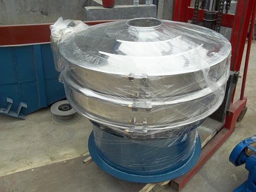 日產(chǎn)10噸陶瓷粉振動篩價格是多少？選哪個型號設(shè)備合適？